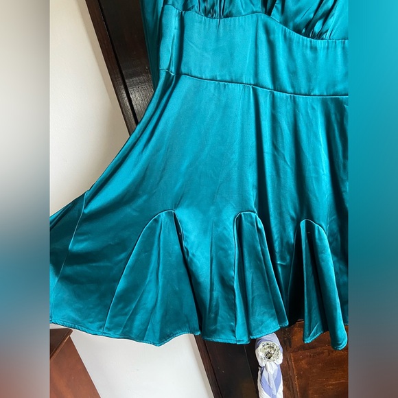 Long Sleeve Plunge Satin Mini Dress in Teal - Size Large/Tall - Picture 3 of 5